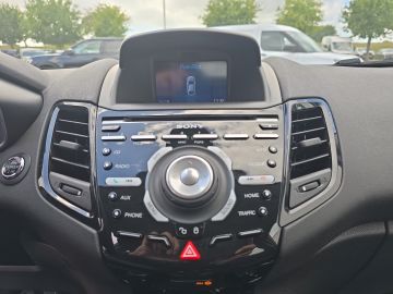 Bild 12 Ford Fiesta Titanium 1.0 Navi Klimaautom Ambientebele