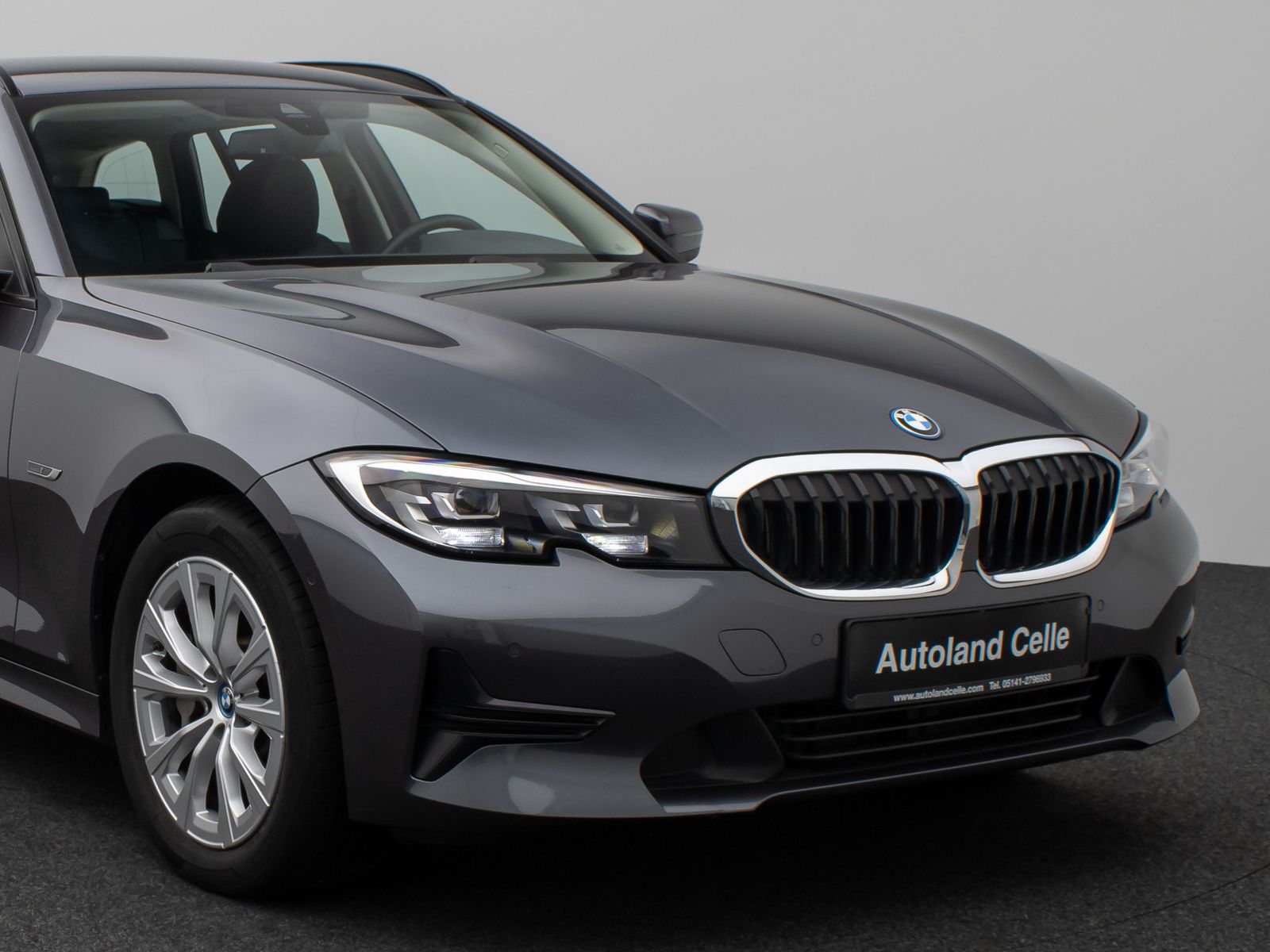 Fahrzeugabbildung BMW 330e Kamera DAB HiFi DrivingAssist Alarm Sport