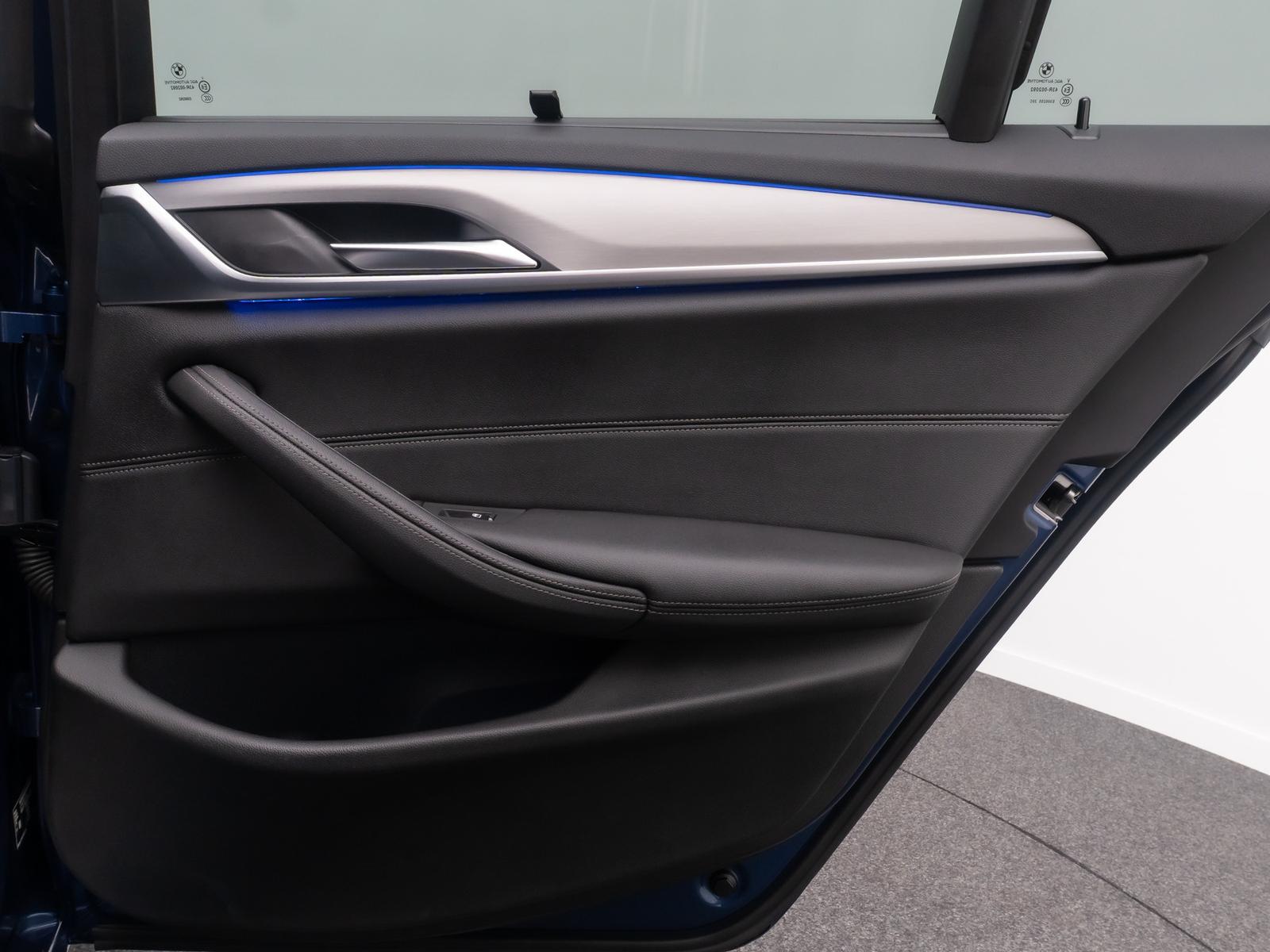 BMW 520d xD DAB HUD Kamera Alarm Panoram Leder Sport