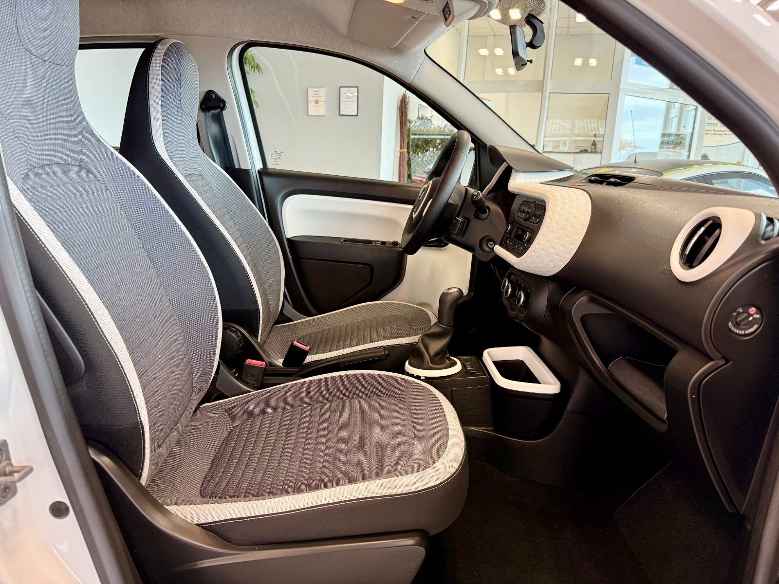 Fahrzeugabbildung Renault Twingo 1.0 SCe Dynamique