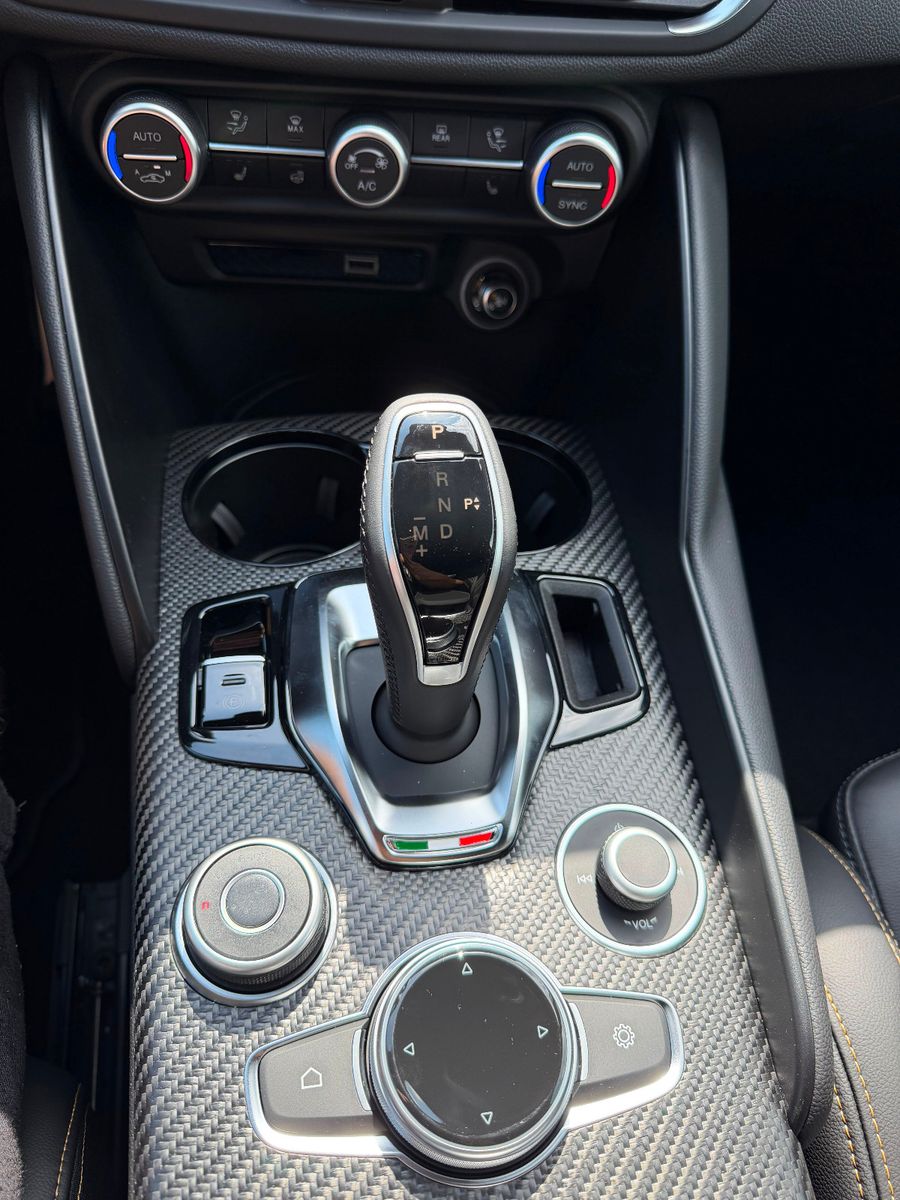 Fahrzeugabbildung Alfa Romeo Giulia Quadrifoglio Oro