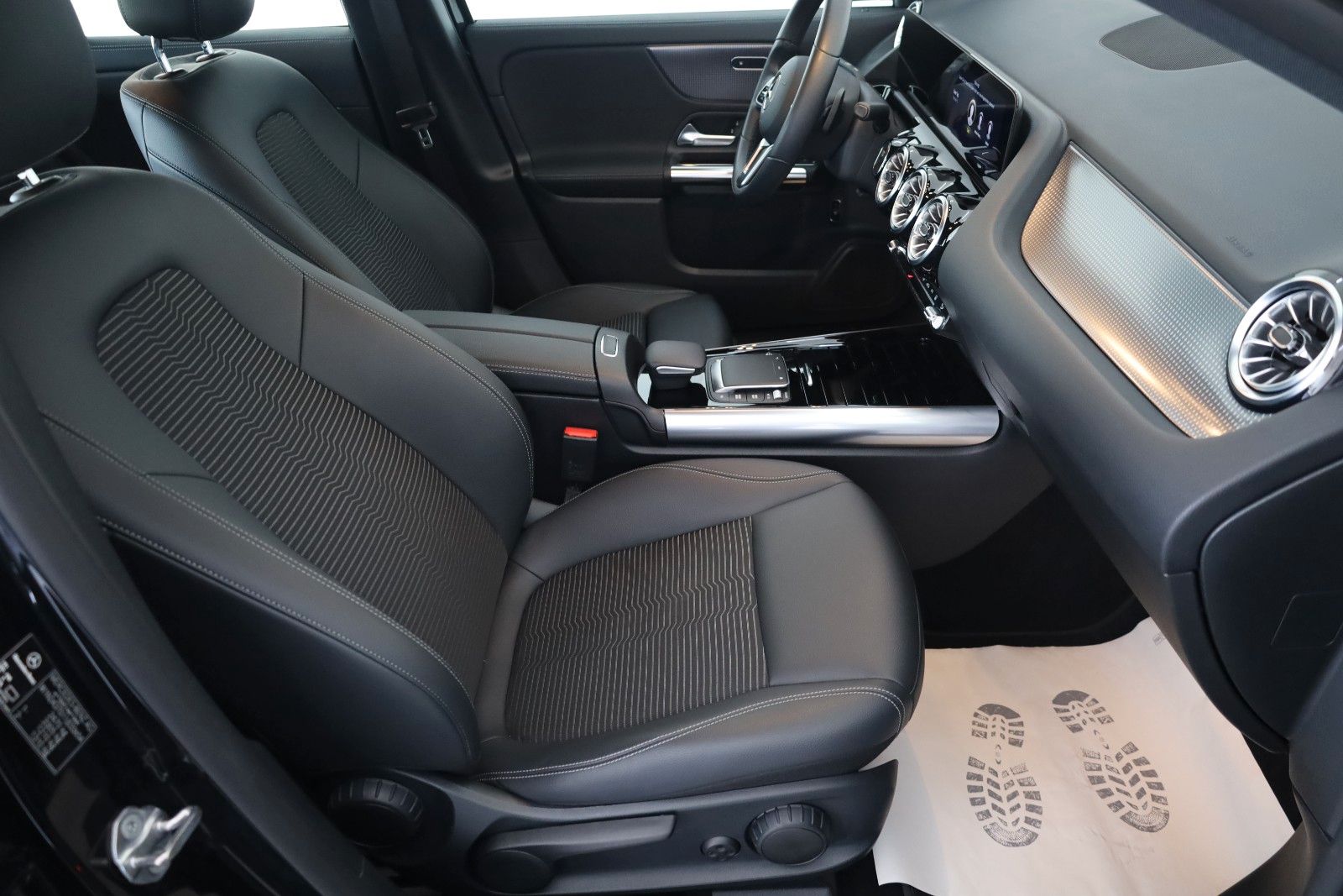 Fahrzeugabbildung Mercedes-Benz EQA 250 Progressive,T.Leder,Navi,LED,SH,Kamera