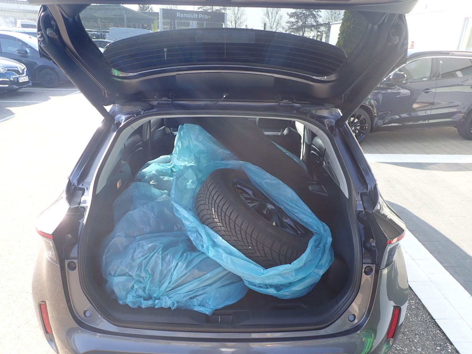 Fahrzeugabbildung Toyota Yaris Cross Hybrid FWD Elegant