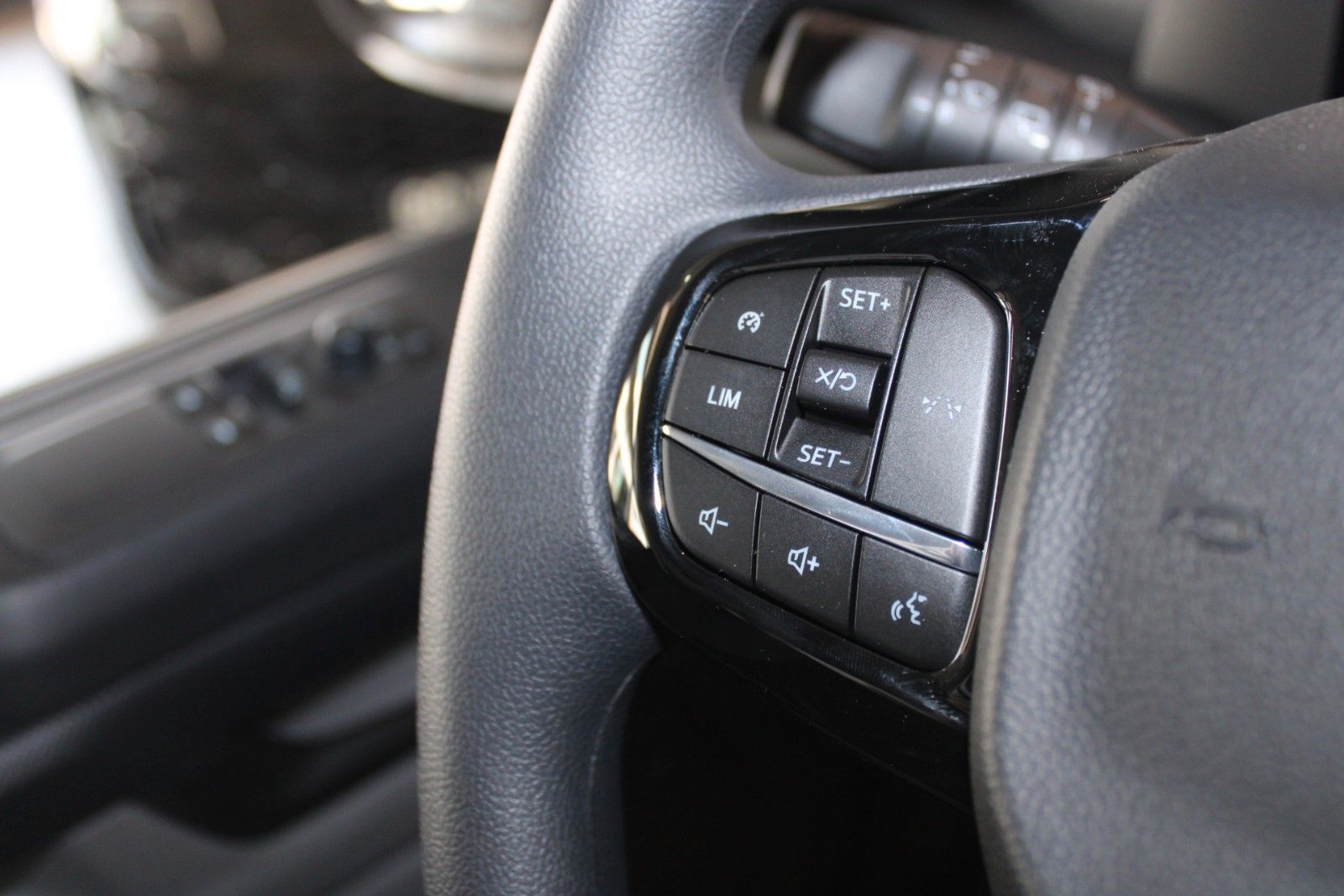 Fahrzeugabbildung Ford Transit Custom Kombi Trend 9-Sitzer LED NAVI CAM