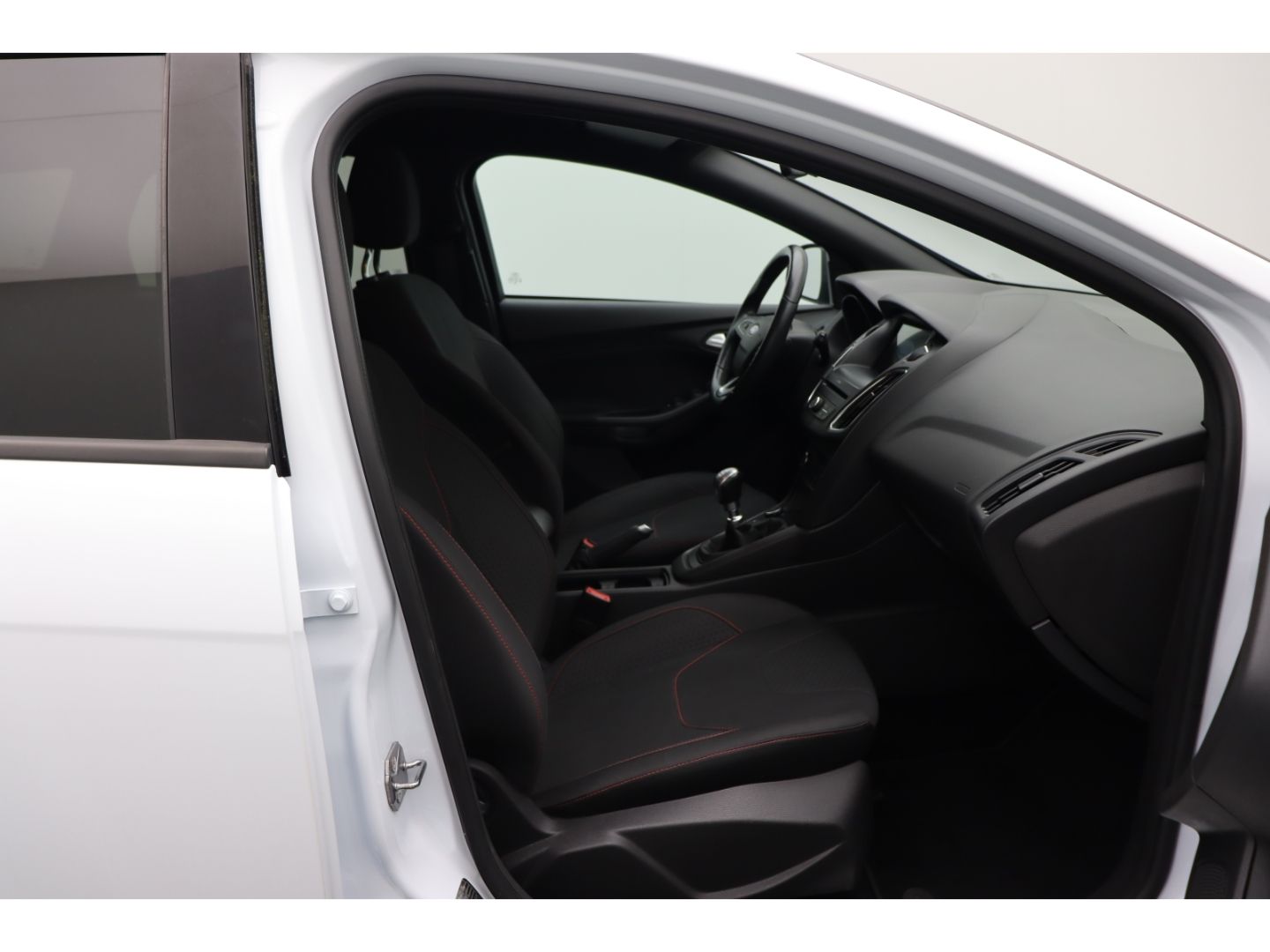 Fahrzeugabbildung Ford Focus 1.0 Turnier ST-Line 2-Zonen-Klimaautom