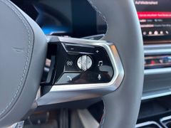 Fahrzeugabbildung BMW i7 xDrive M70 THEATRE EXECUTIVE LOUNGE B&W SKY