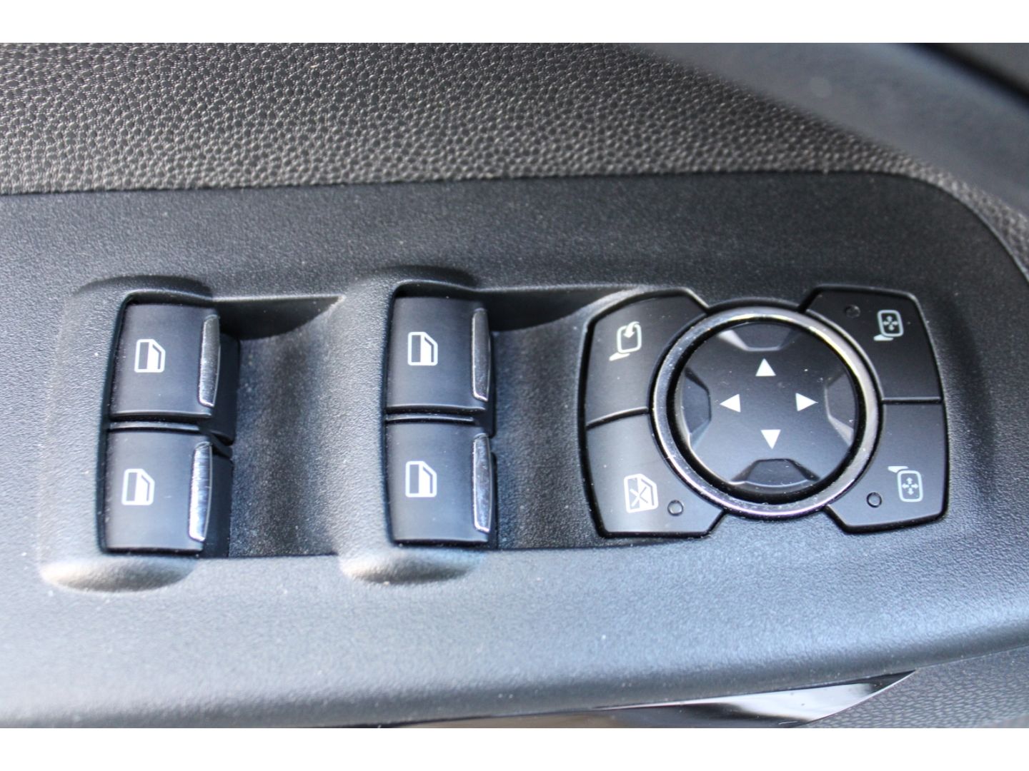 Fahrzeugabbildung Ford EcoSport Titanium WiPa RFK Tempomat  Android Aut
