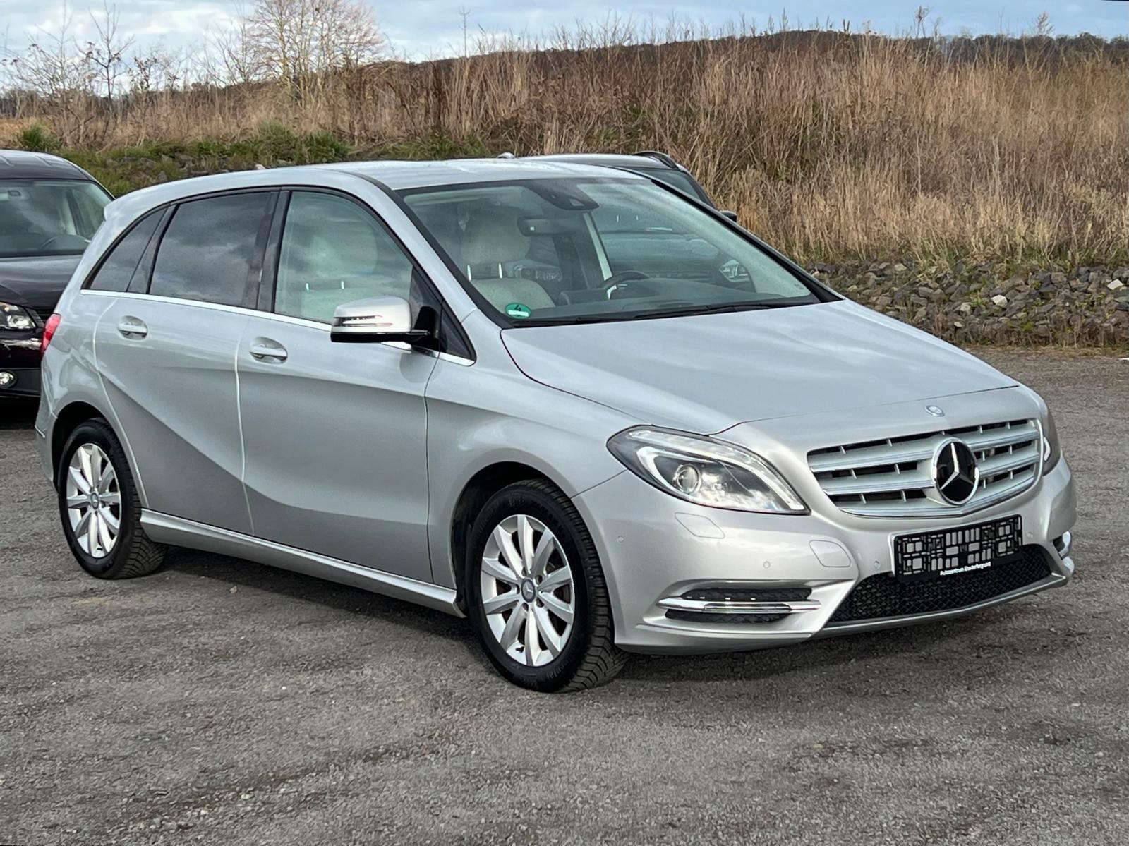Mercedes-Benz B 180 NAVI/RFK/AHK/LEDER