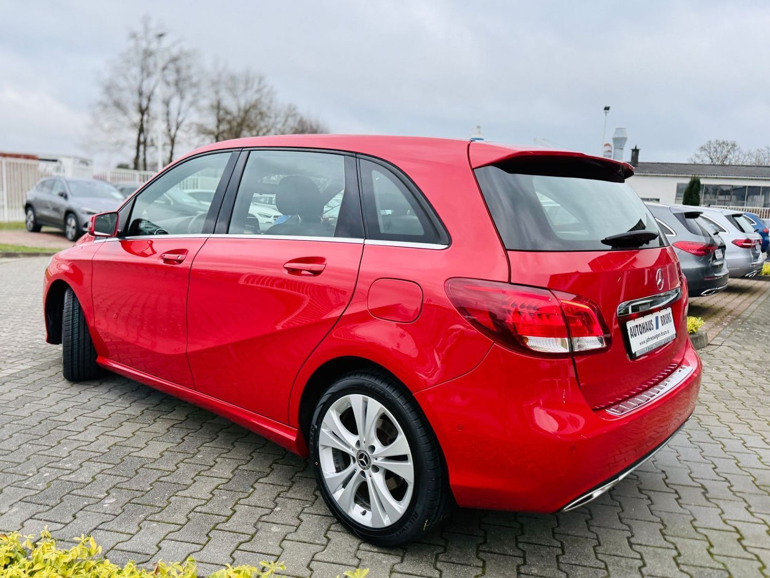 Fahrzeugabbildung Mercedes-Benz B 180 d URBAN, Tempomat, Kindersitze, PTS, SHZ,
