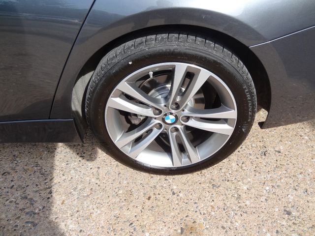 Fahrzeugabbildung BMW 318i Sport Line/1.Hd/70TKM/SitzH/PDC/