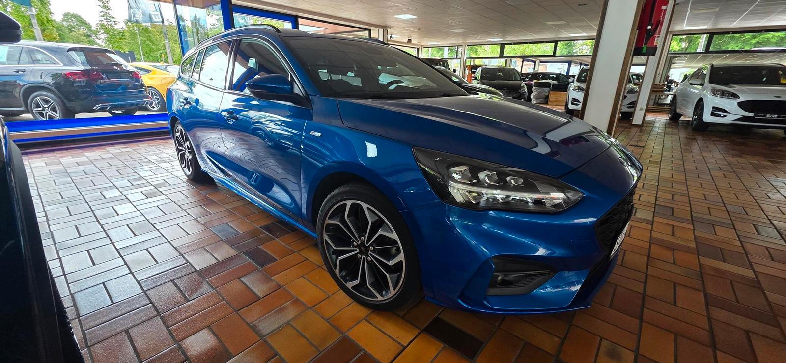 Ford Focus 1.5 EcoBoost St-Line LED Winter-Paket Navi