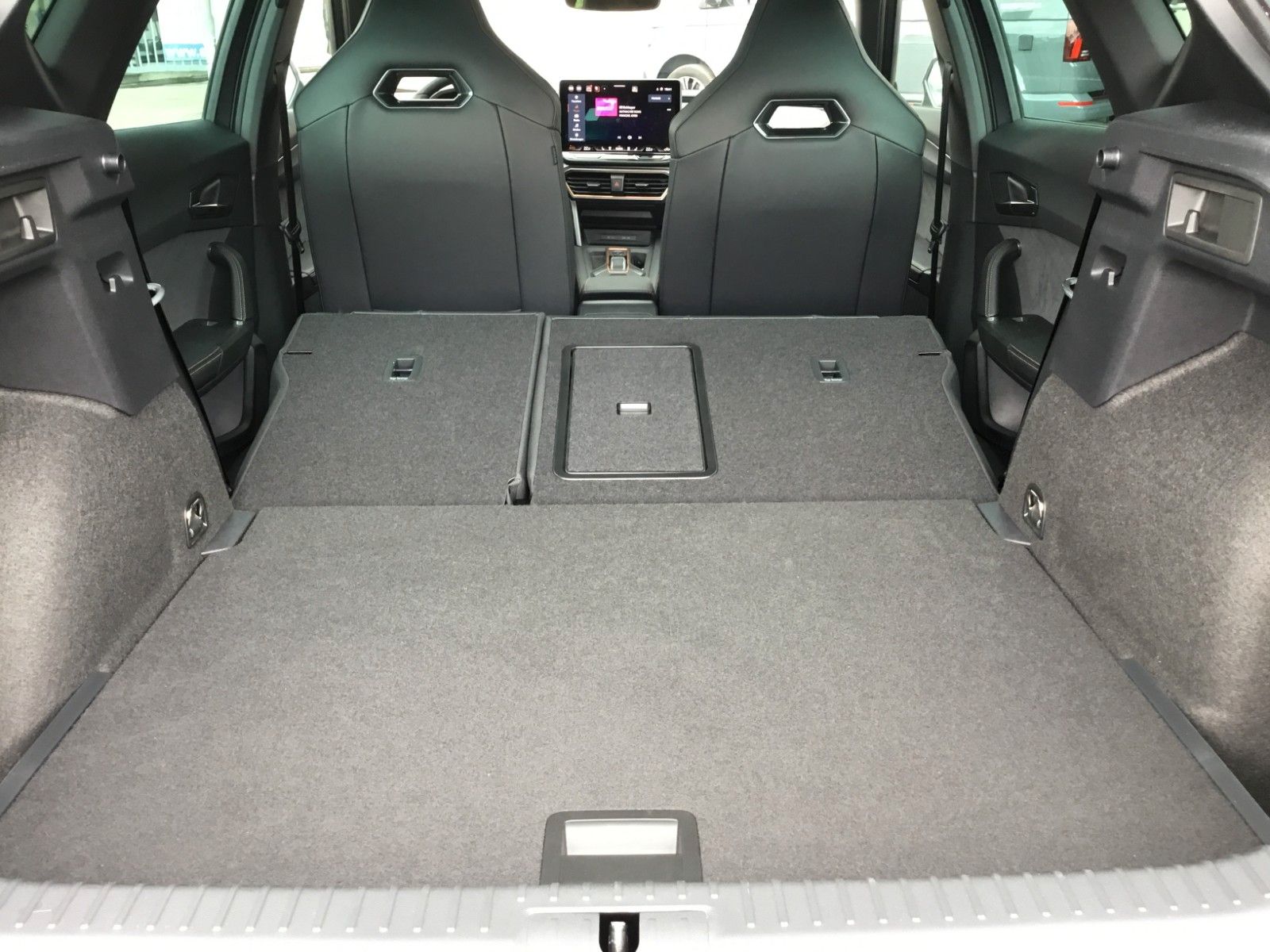 Fahrzeugabbildung CUPRA Formentor 2.0 TSI DSG 4WD+Pano+Matrix+AHK+19"