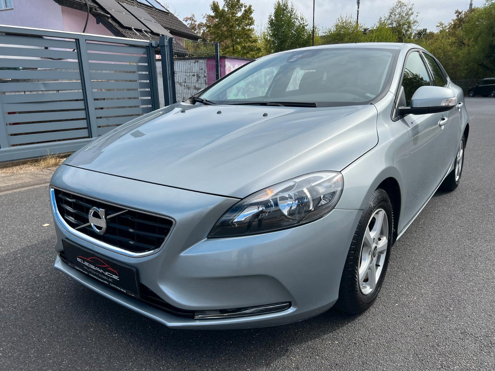 Volvo V40 D2 1.HAND VOLLSCHEKHEFT TOP