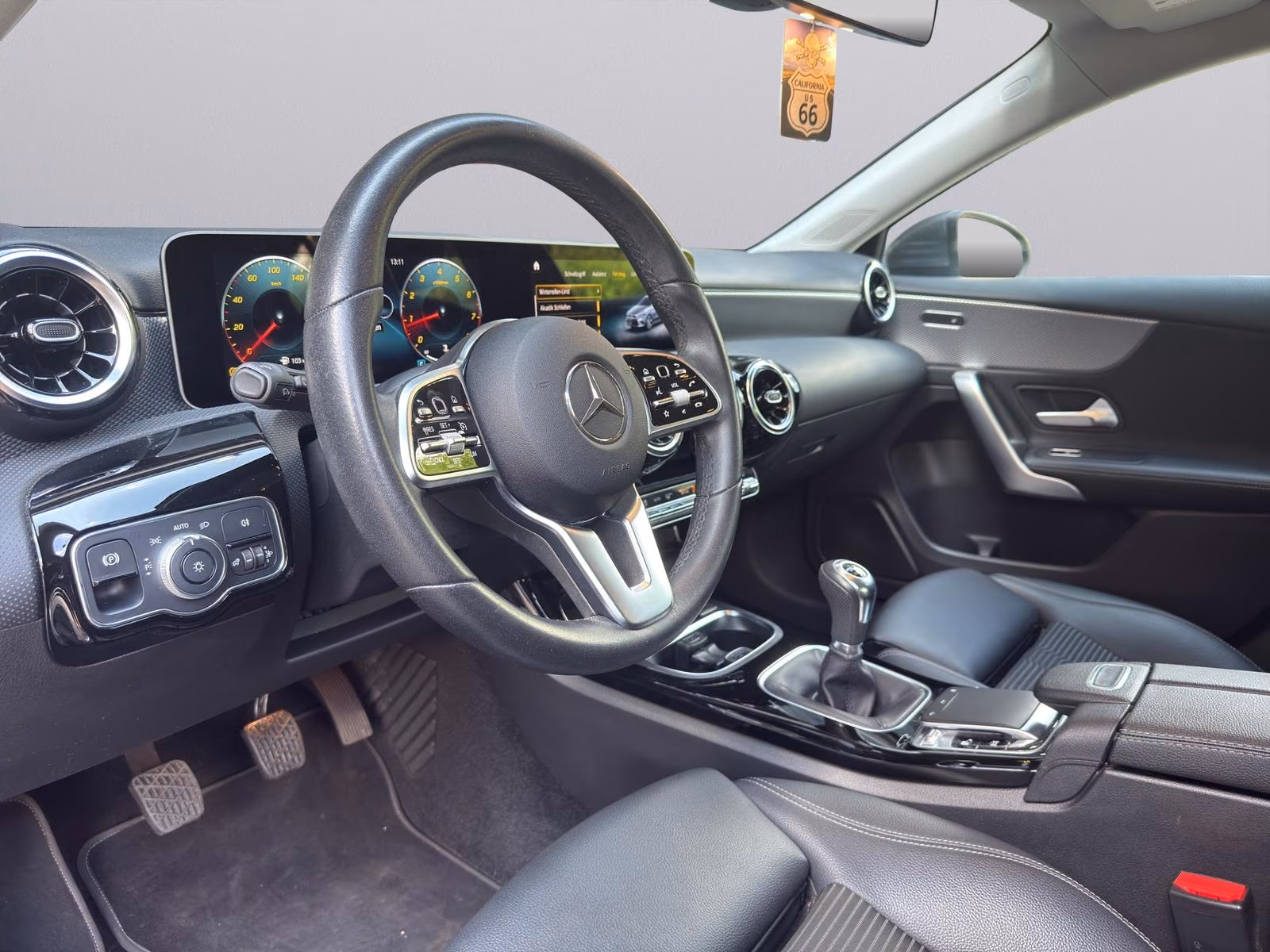 Mercedes-Benz A 180|SHZG|NAVI|VIRT|PDC|TEMP|LM