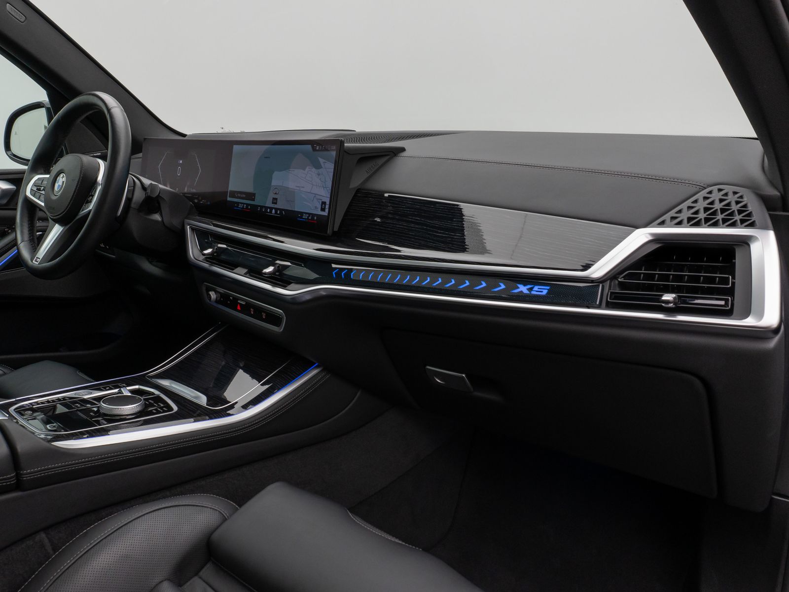 Fahrzeugabbildung BMW X5 xD30d M Sport Pro Panoram 360°HUD DAB H/K 22"
