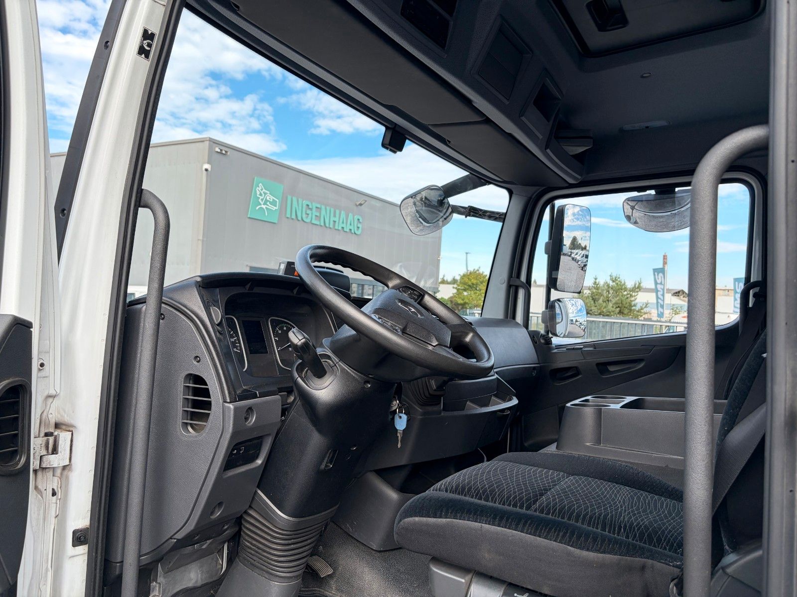 Fahrzeugabbildung Mercedes-Benz Atego 818 L Curtainsaider AHK Tempm.