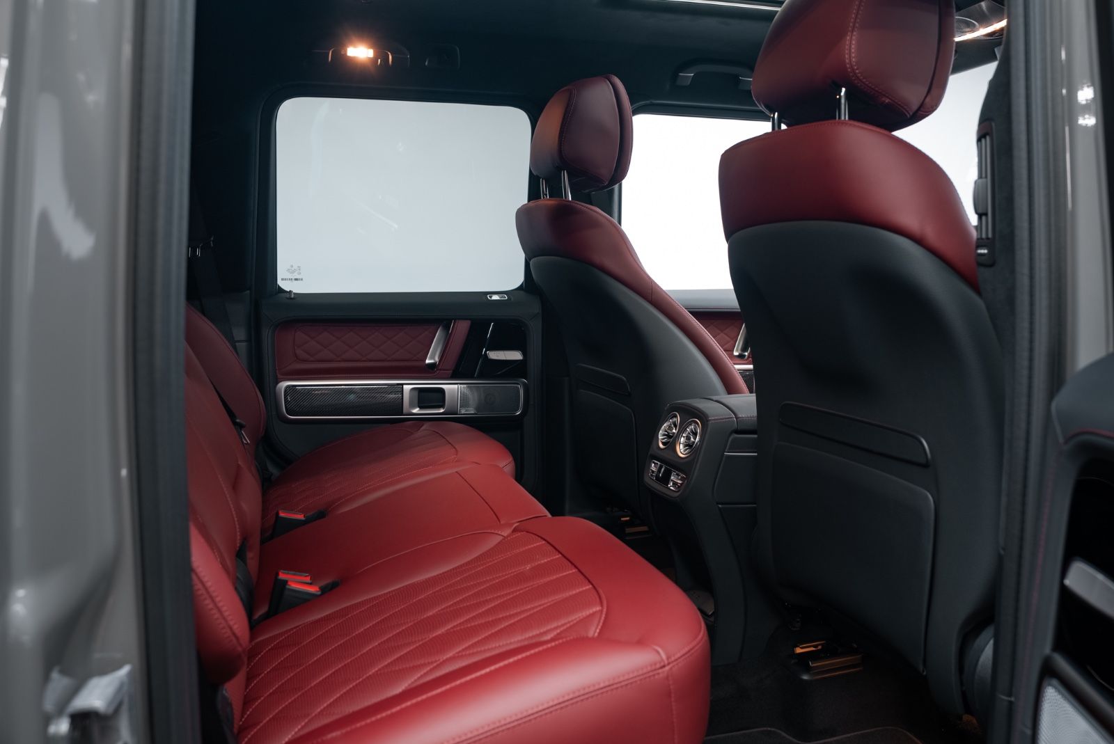 Fahrzeugabbildung Mercedes-Benz G 63/MY 2027/ SUPERIOR/CARBON
