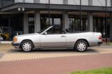 Mercedes-Benz E 300 CE-24 Cabrio - Mercedes-Benz E 300 mit Benzin-Antrieb: Cabrio