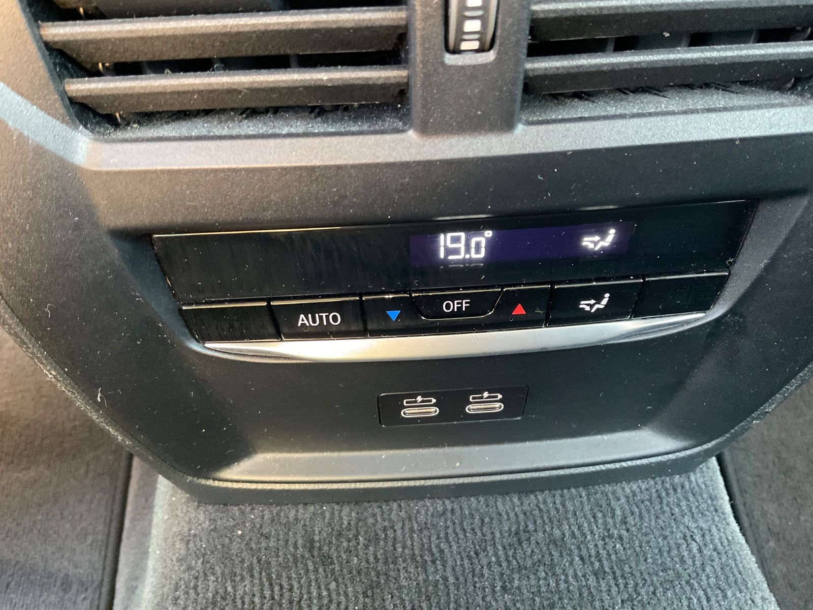 Fahrzeugabbildung BMW 318d Touring,AHK,Carplay,Sitzheizung,Isofix