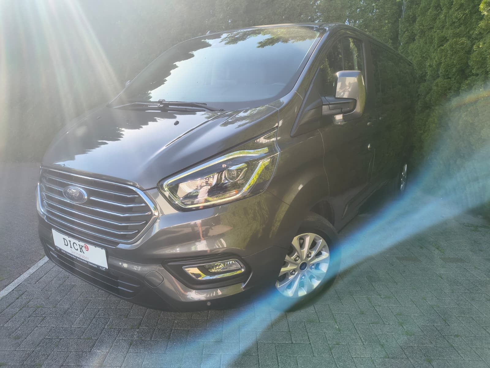 Fahrzeugabbildung Ford Tourneo Custom 320 Aut. L2 BI-XEN+SHZ+CARPLAY+8S