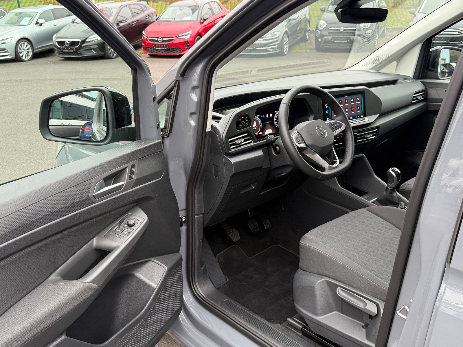 Fahrzeugabbildung Volkswagen Caddy Edition Maxi 7-Sitzer ACC AHK LED Pano Kam