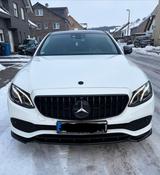 Mercedes-Benz E200 - weiße Mercedes-Benz 200