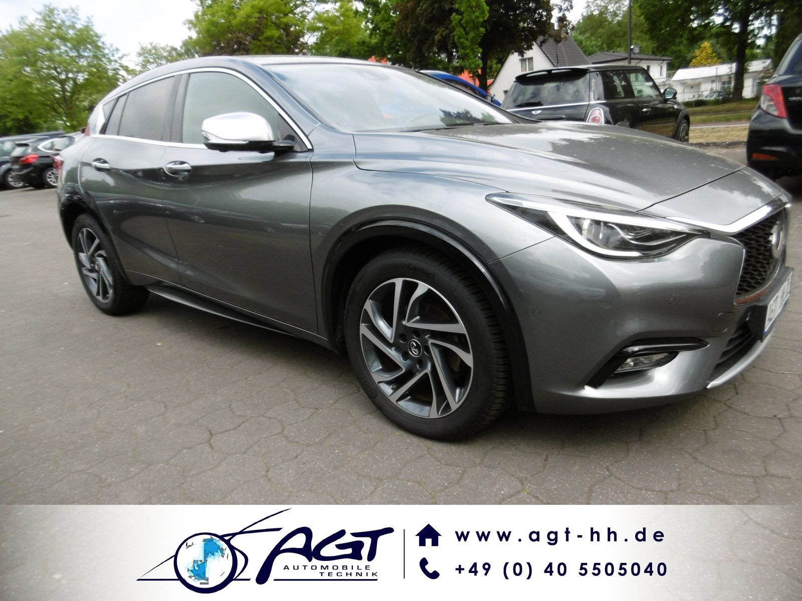 INFINITI Q30