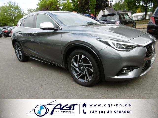 INFINITI Q30