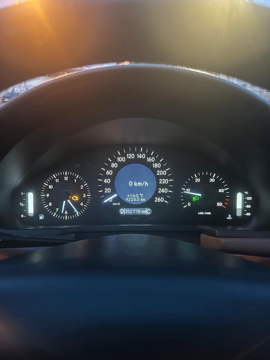 Mercedes-Benz E220 2007 — photo 13