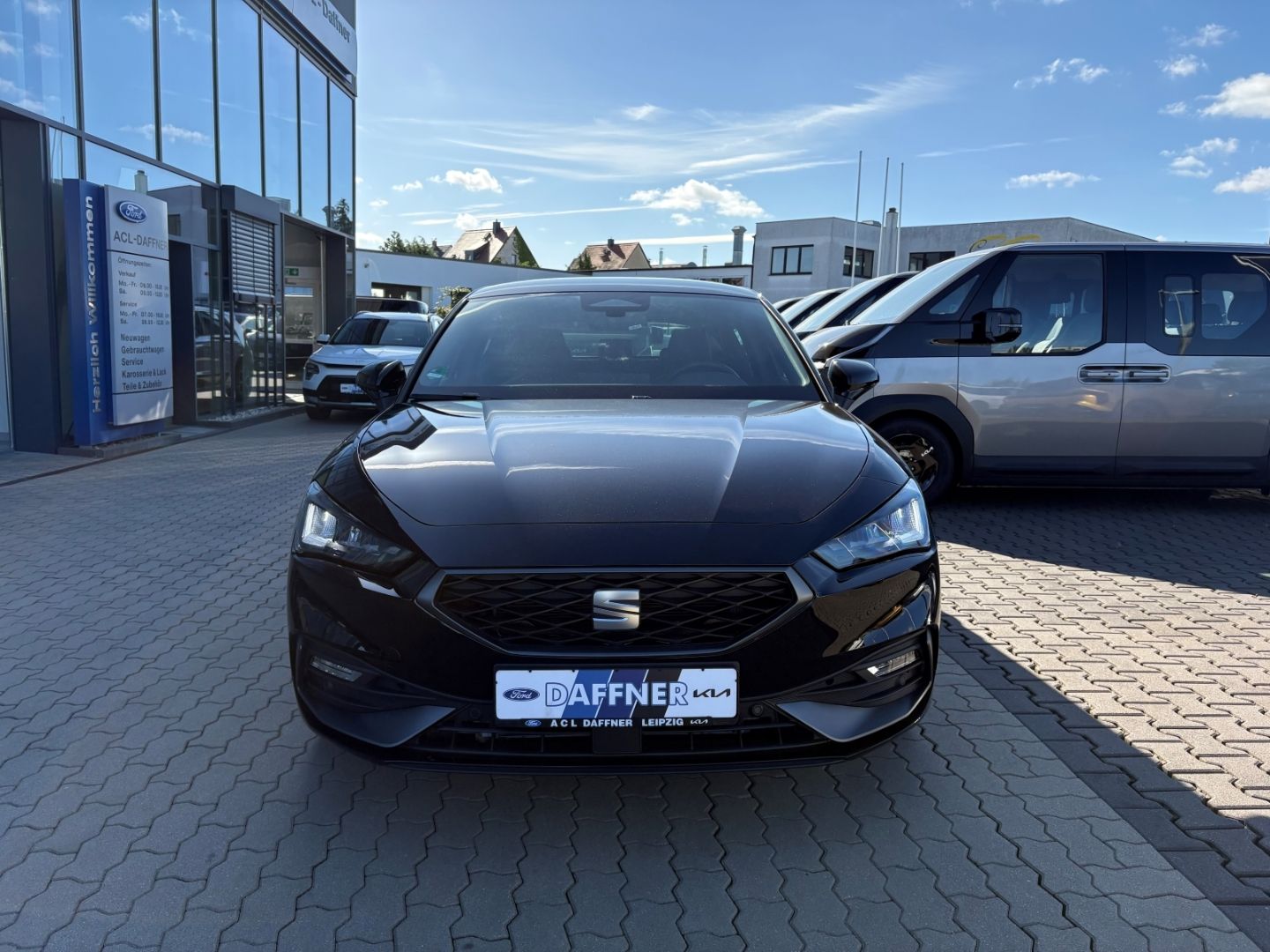Fahrzeugabbildung SEAT Leon 1.5 FR Black Edition SpurhalteASS Kamera PD