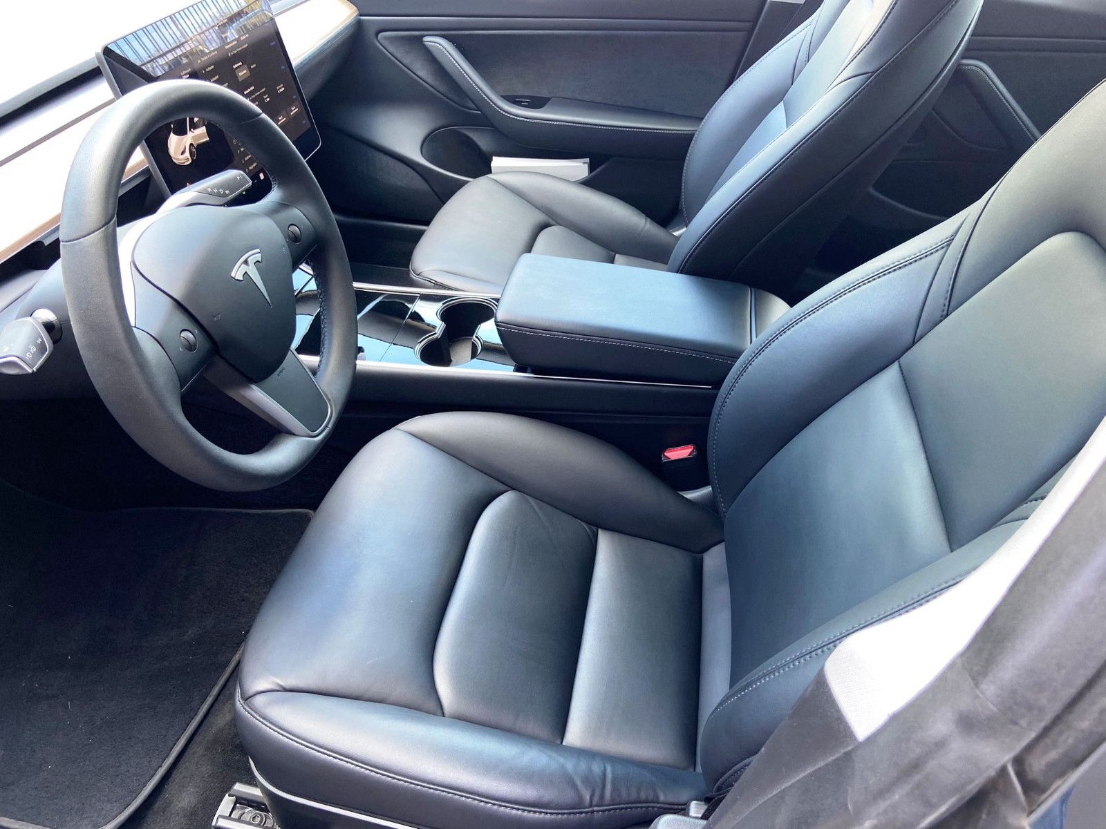 Tesla Model 3 Standard Range RWD 19 Alu SOH 94,6 foto 3