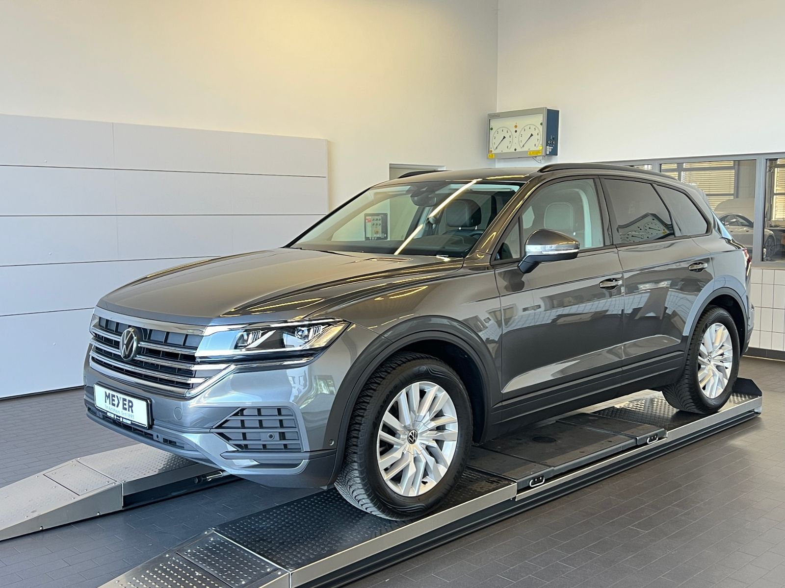Fahrzeugabbildung Volkswagen Touareg 3.0 TDI 4MOTION *AHK, LED, Luft, ACC, 19
