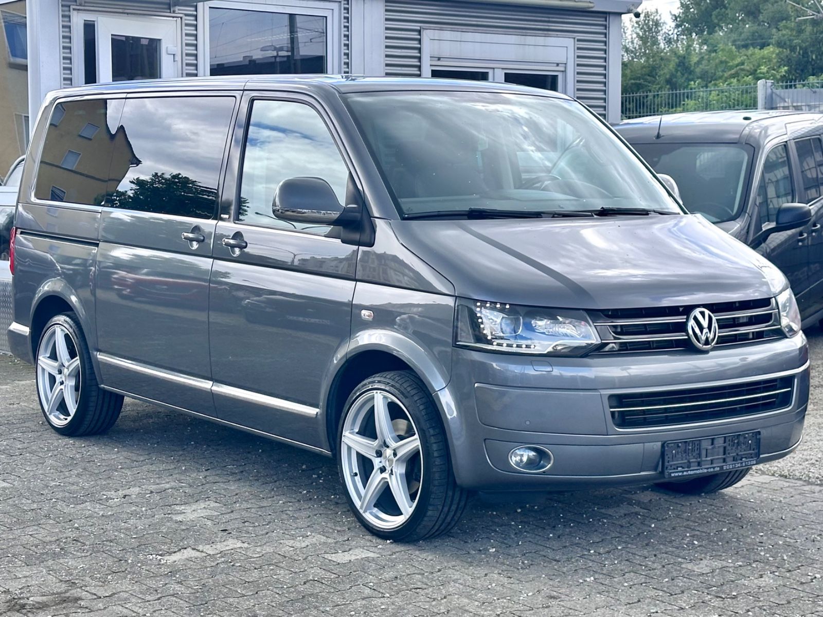 Fahrzeugabbildung Volkswagen T5 MULTIVAN CUP*MOD.2015+AUTOM+7SITZER+20LM