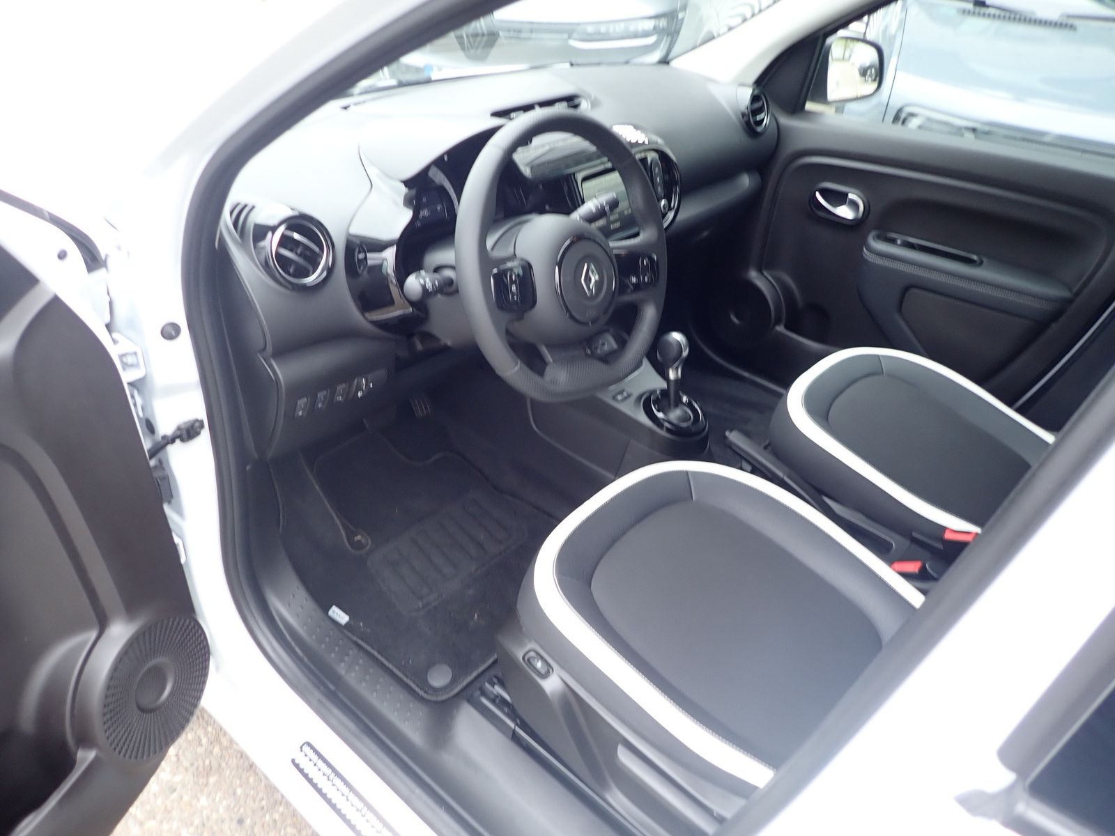 Fahrzeugabbildung Renault Twingo Techno Electric URBAN NIGHT