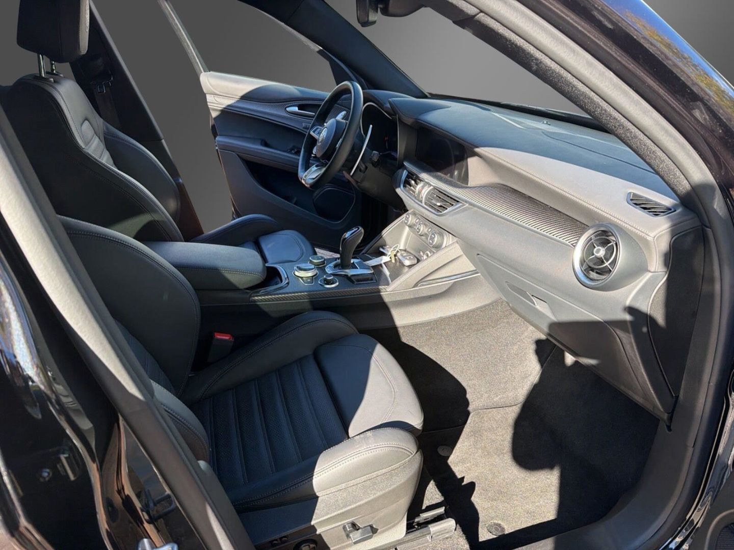 Fahrzeugabbildung Alfa Romeo Stelvio Quadrifoglio Q4 VOLL inkl. Auspuffanlage
