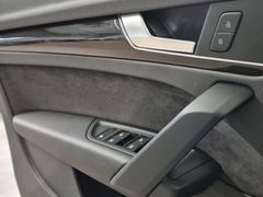 Fahrzeugabbildung Audi Q5 2.0 T SPORT QUATTRO LEDER NAVI XENON AHK PANO