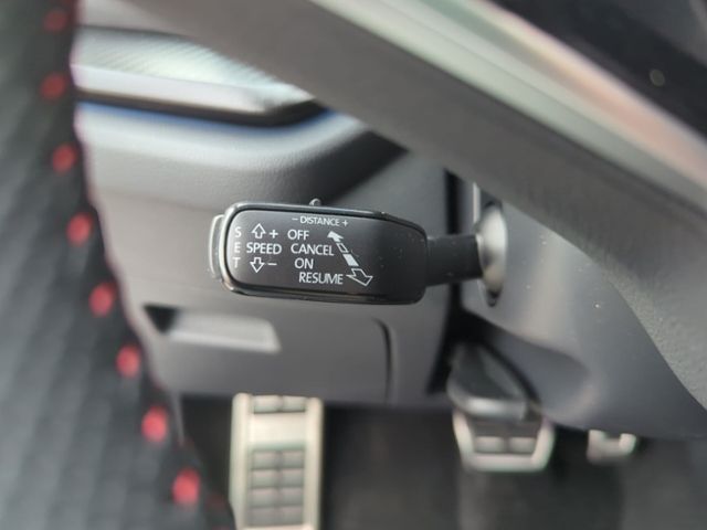 Fahrzeugabbildung SKODA Octavia Combi RS NAV HEAD UP DCC ACC