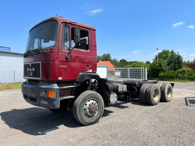 MAN 26.372 6x6 spring 6 cyl chassis