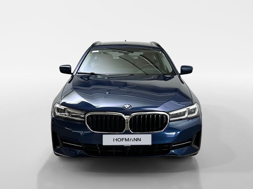 BMW 530e xDrive T. Adapt. LED AHK HUD Pano wenig KM foto 2
