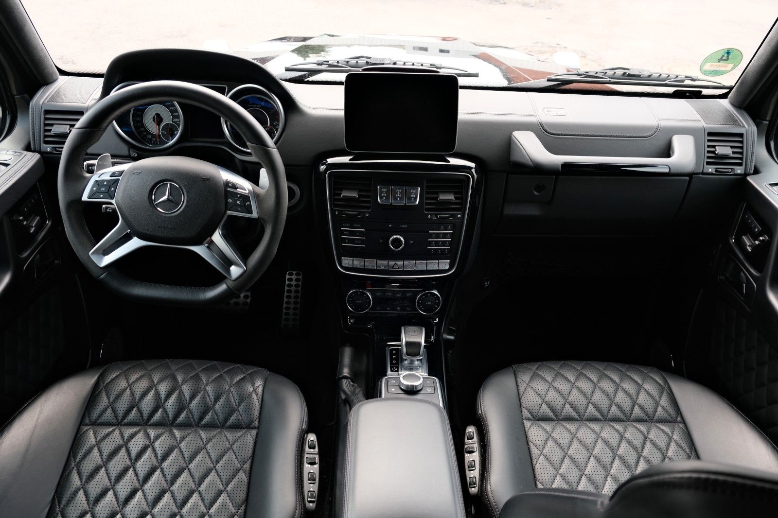 Fahrzeugabbildung Mercedes-Benz G 63 AMG/1. Hand/Distr./Harman/Fond Ent./Stdhzg