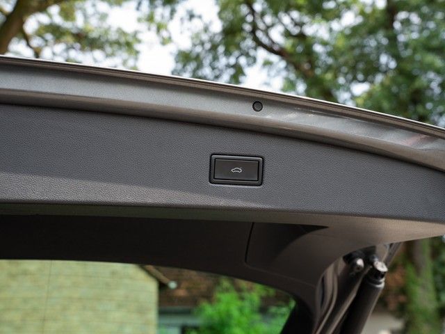 Tiguan Highline TDI DSG 4M. R-Line Leder DCC 20"
