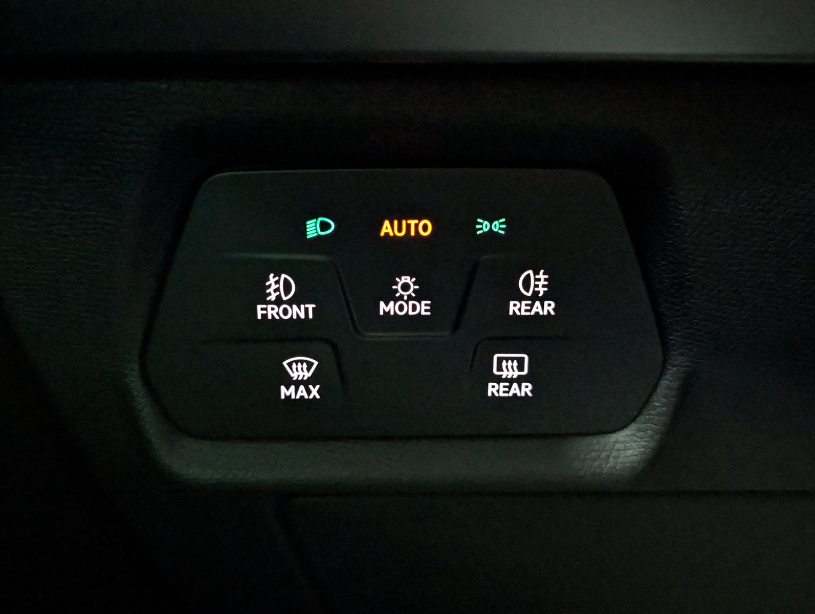 Fahrzeugabbildung CUPRA Leon 1.5 e-Hybrid PLUG-IN LED INTELIG-DRIVE EDGE