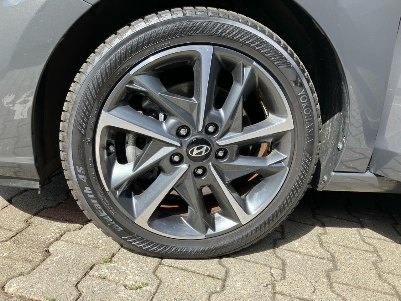 Fahrzeugabbildung Hyundai i30 DCT ADVANTAGE LED*NAVI*2Z-KLIMA*CARPL*KEYLES