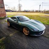 Ferrari Roma Garanti, Carbon-Paket, Exklusiv Mattgrün - gebrauchte Ferrari Roma aus dem Jahr 2023