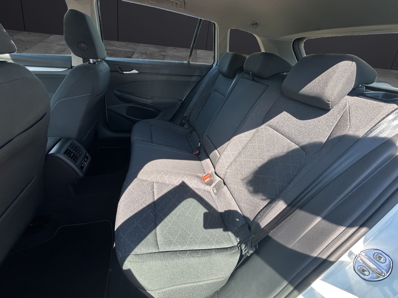 Fahrzeugabbildung Volkswagen Golf VIII Variant TDI Life DSG LED Navi ACC AHK