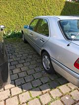 Mercedes-Benz MERCEDES BENZ CKLASSE C220 - Mercedes-Benz C 220 mit Benzin-Antrieb: Limousine