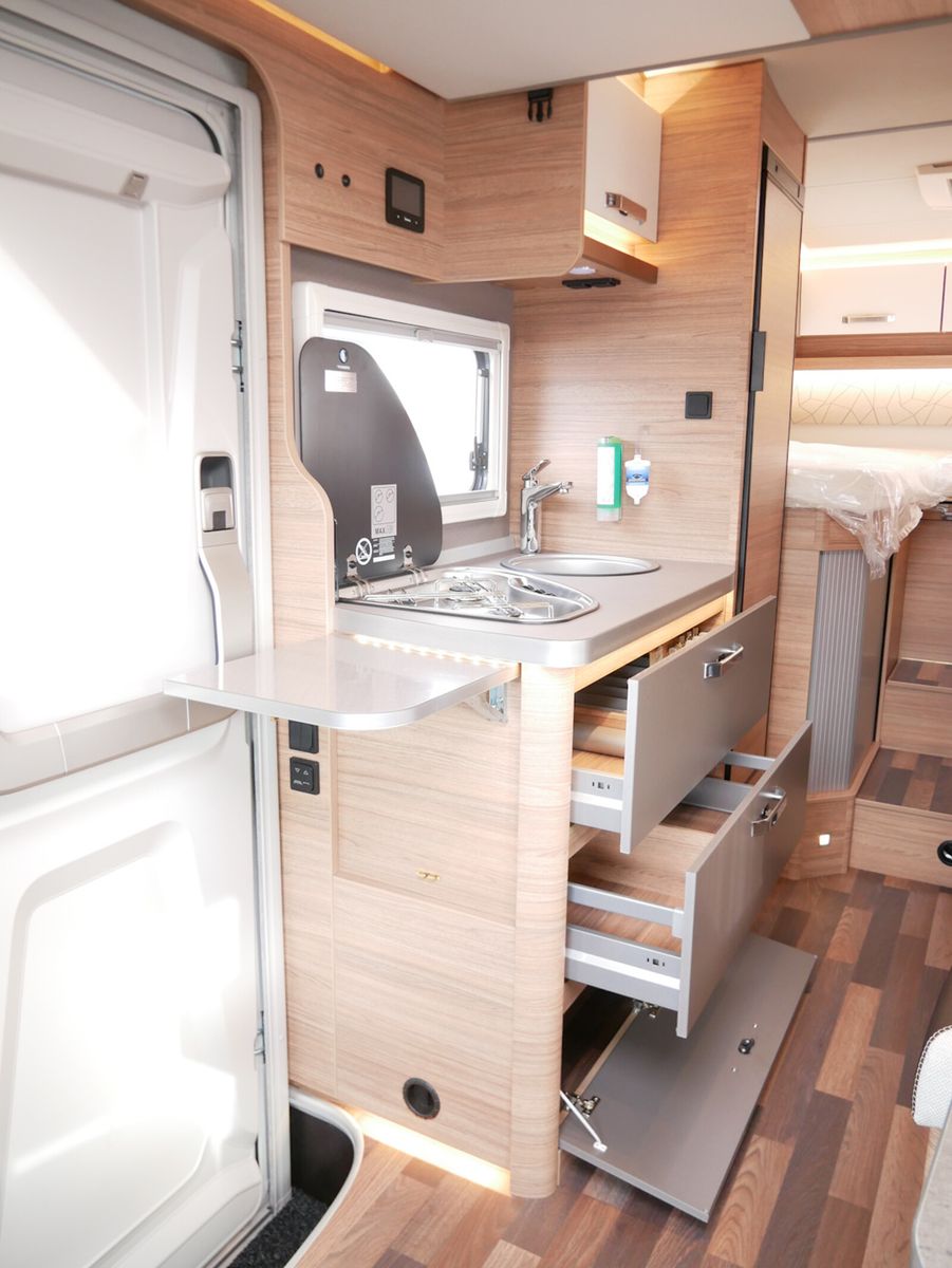 Fahrzeugabbildung Weinsberg CaraCompact Suite MB EDITION PEPPER 640 MEG AHK