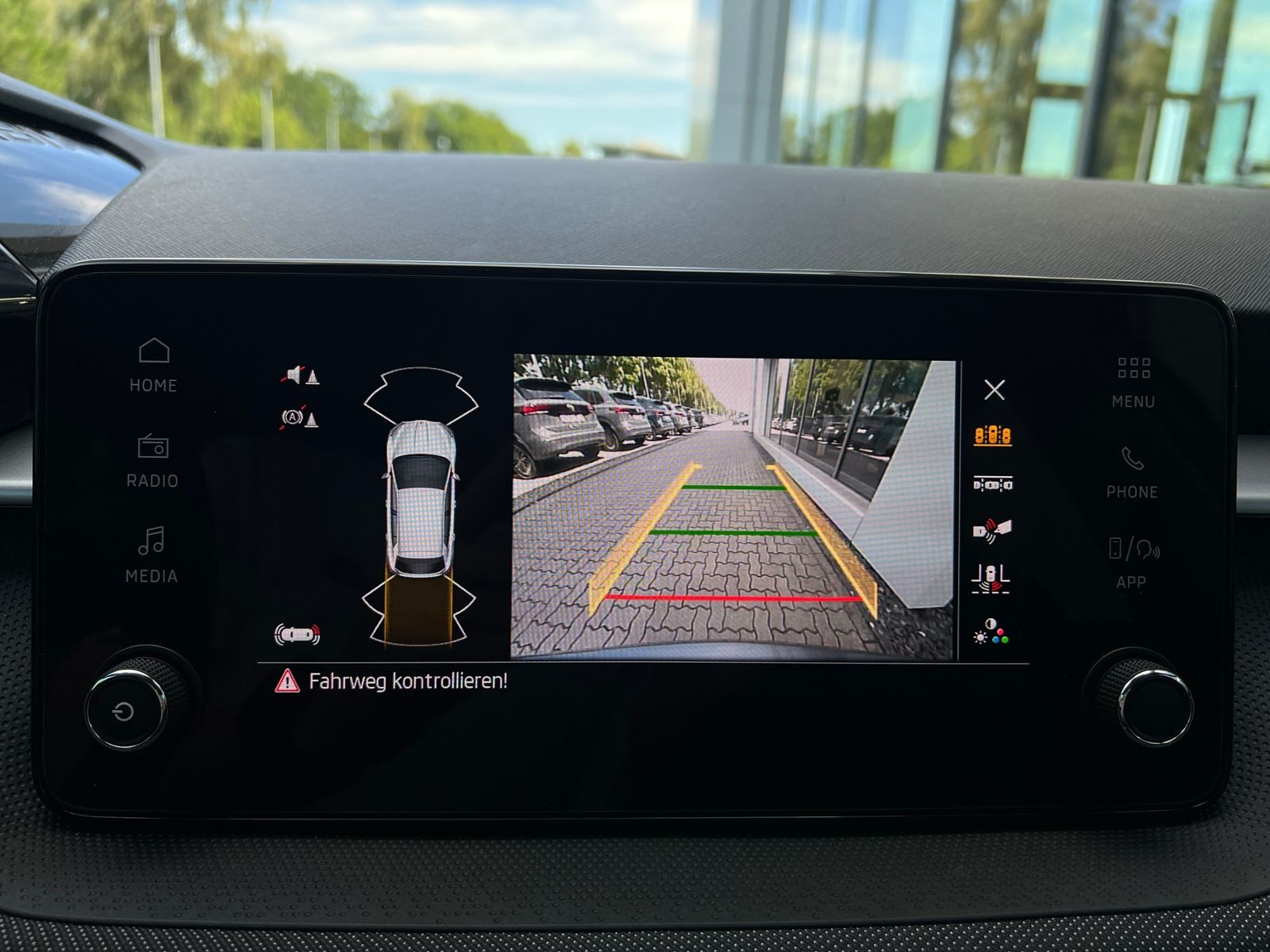 Fahrzeugabbildung SKODA Fabia Selection Tour 1.0 TSI *Vorb. AHK, LED, Ka