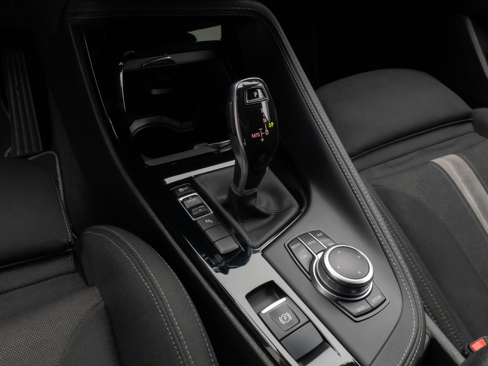 Fahrzeugabbildung BMW X2 sD18d Kamera DAB LED Geschwindigkeitsr Sport