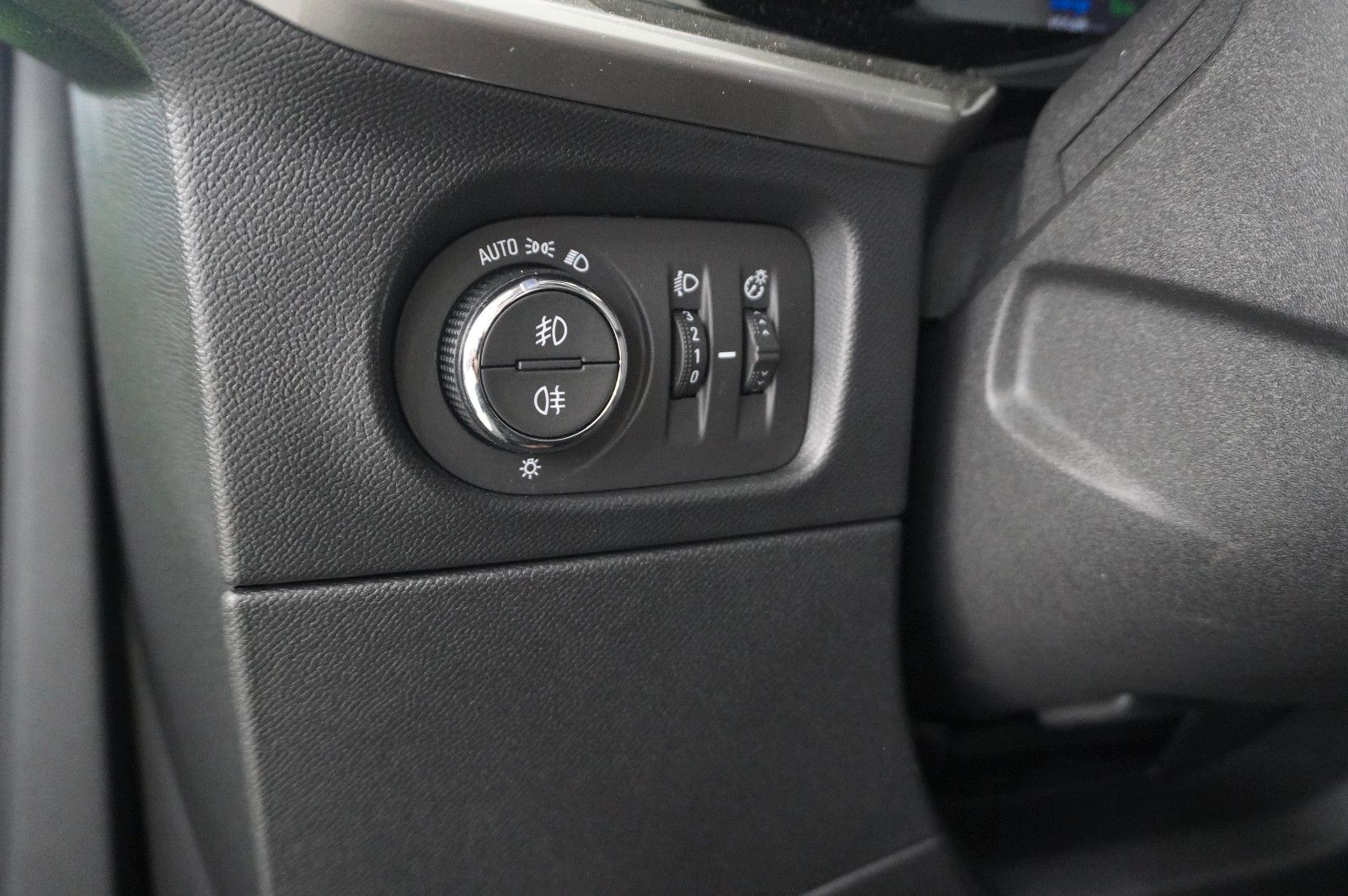 Fahrzeugabbildung Opel Mokka-e ELEGANCE 3-PHASIG NAVI/LED/KAMERA/SPORT